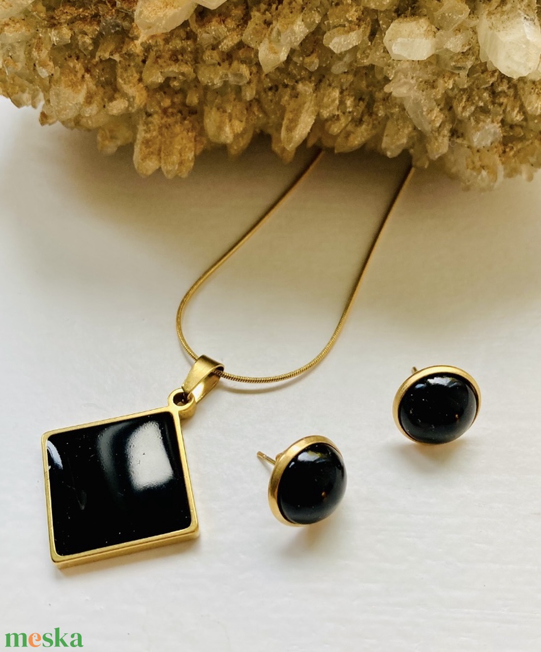 Sötétbarna szögletes medál bedugós fülbevalóval - ékszer - ékszerszett - Meska.hu