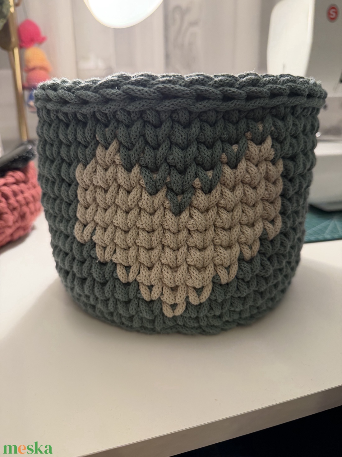 Horgolt tároló szív mintával - otthon & életmód - tárolás & rendszerezés - tárolókosár - Meska.hu