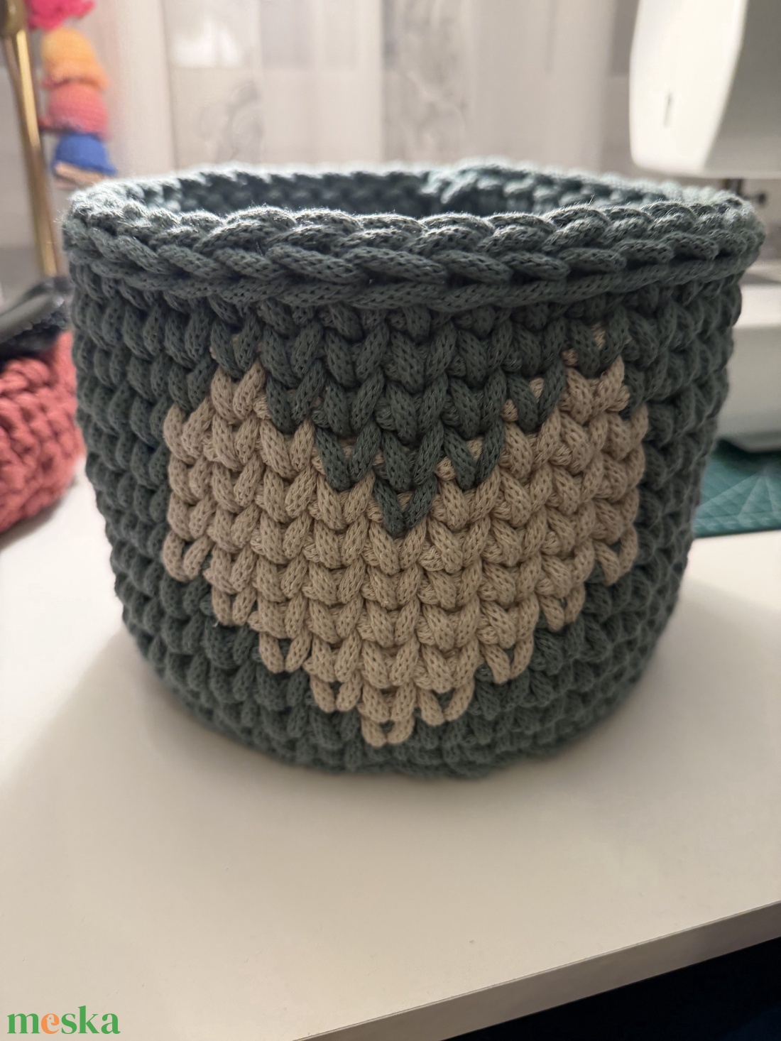 Horgolt tároló szív mintával - otthon & életmód - tárolás & rendszerezés - tárolókosár - Meska.hu