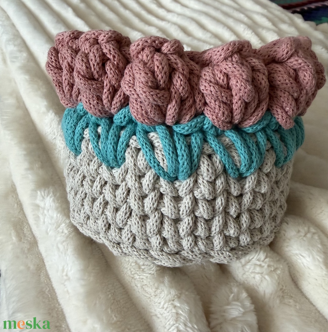 Horgolt virágos tárolók - otthon & életmód - tárolás & rendszerezés - tárolókosár - Meska.hu
