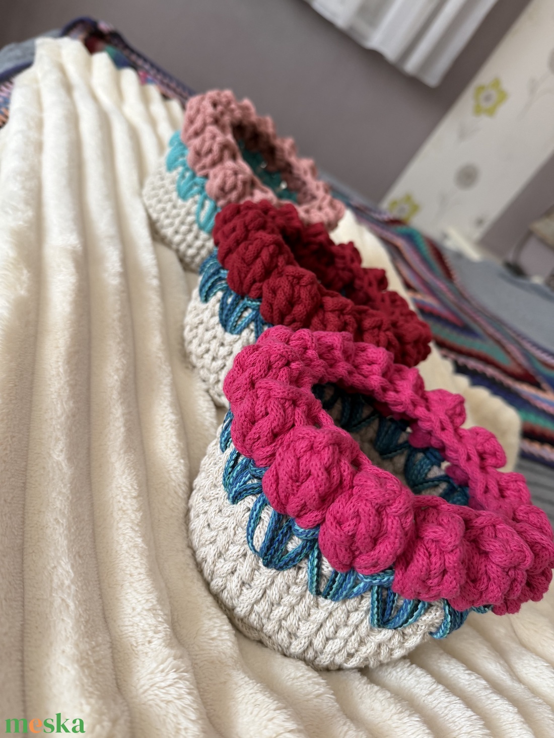 Horgolt virágos tárolók - otthon & életmód - tárolás & rendszerezés - tárolókosár - Meska.hu