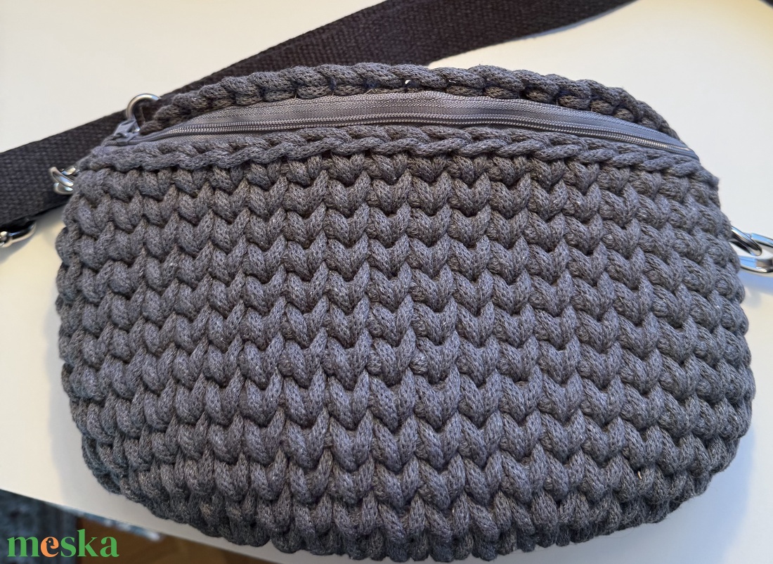 Horgolt oldaltáska - táska & tok - kézitáska & válltáska - vállon átvethető táska - Meska.hu