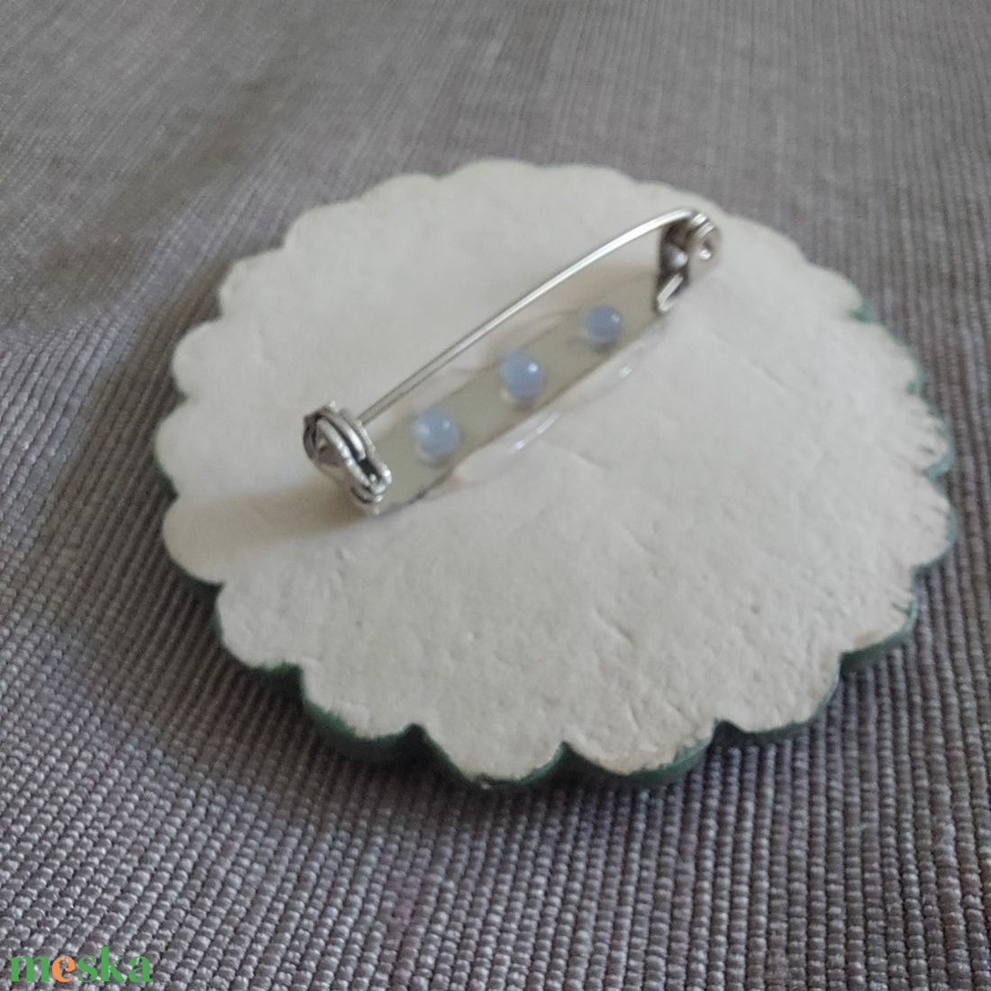 Kerámia kokárda - ékszer - kitűző és bross - Meska.hu