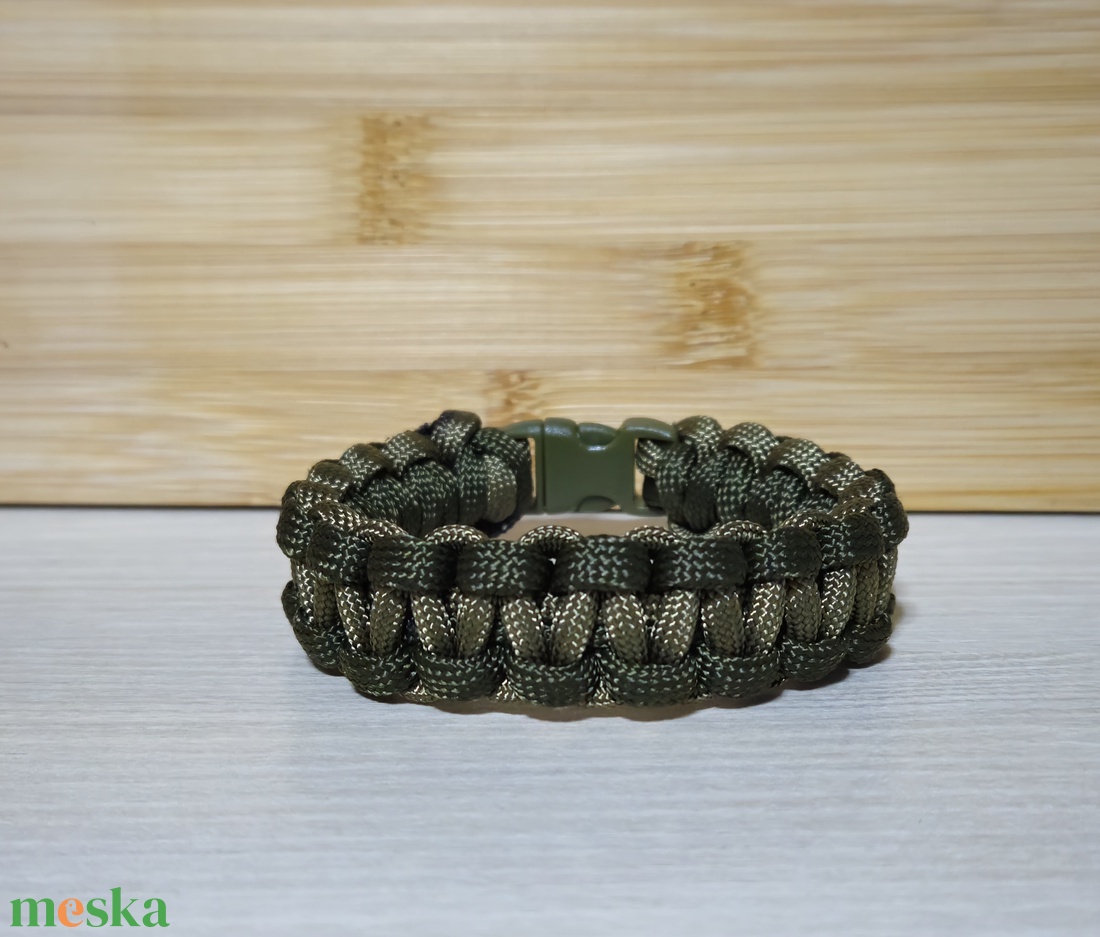 Zöld paracord karkötő - ékszer - karkötő - fonott karkötő - Meska.hu