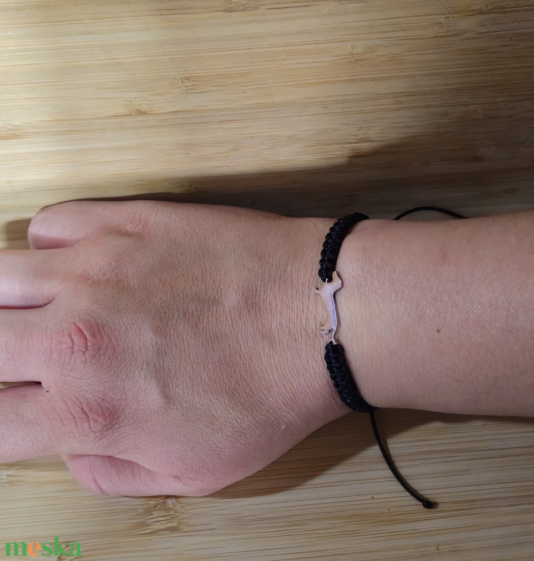 Tacskó medálos makramé karkötő - ékszer - karkötő - fonott karkötő - Meska.hu