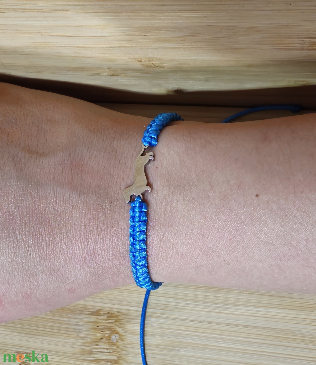 Tacskó medálos makramé karkötő - ékszer - karkötő - fonott karkötő - Meska.hu