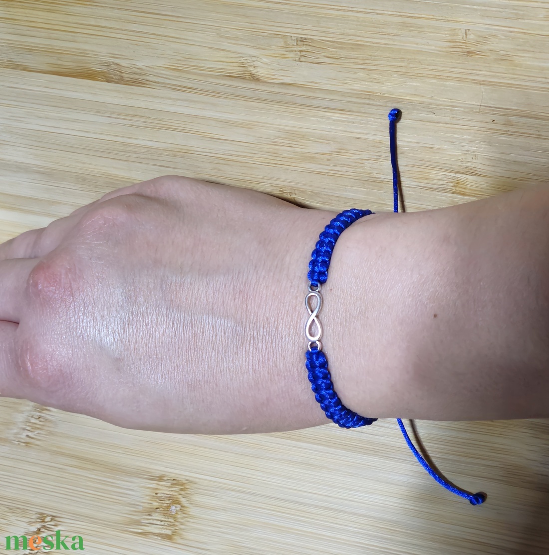 Makramé karkötő végtelen jellel - ékszer - karkötő - karkötő medállal - Meska.hu