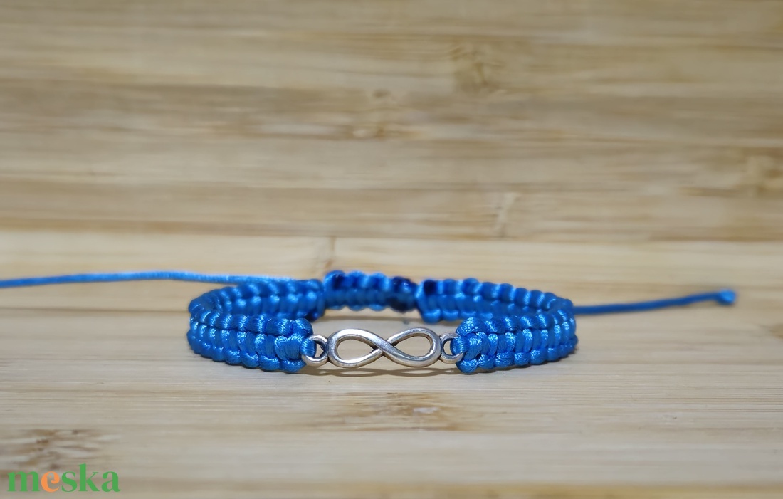 Makramé karkötő végtelen jellel - ékszer - karkötő - karkötő medállal - Meska.hu