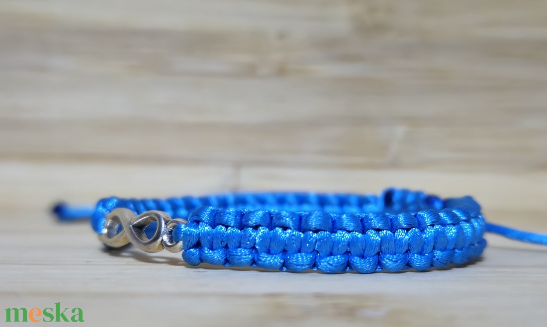 Makramé karkötő végtelen jellel - ékszer - karkötő - karkötő medállal - Meska.hu