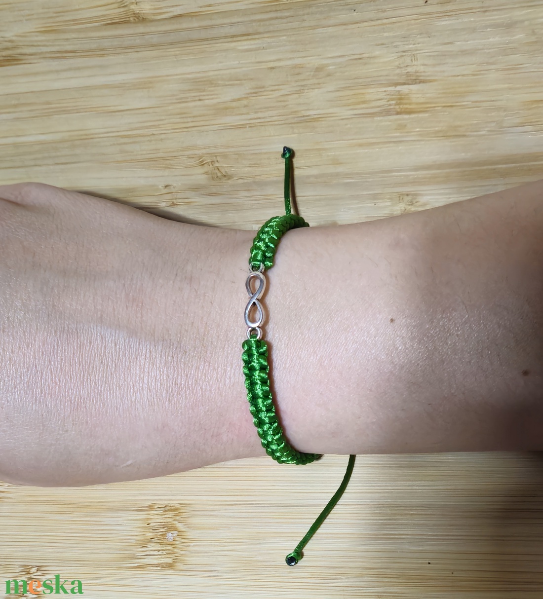 Makramé karkötő végtelen jellel - ékszer - karkötő - karkötő medállal - Meska.hu