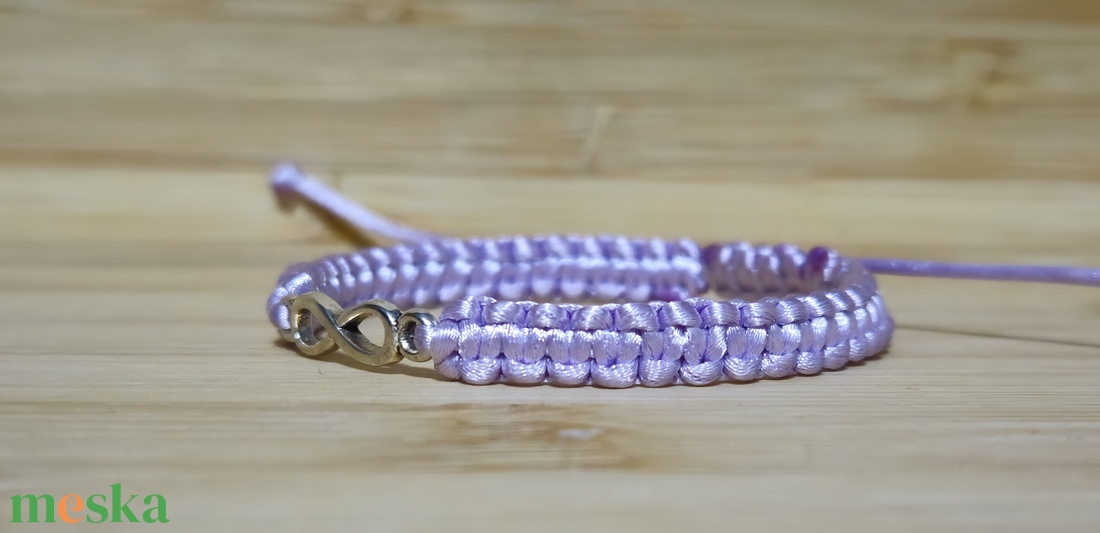 Makramé karkötő végtelen jellel - ékszer - karkötő - karkötő medállal - Meska.hu