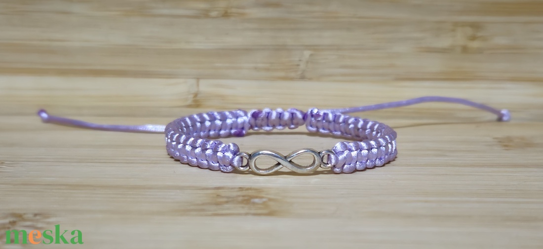 Makramé karkötő végtelen jellel - ékszer - karkötő - karkötő medállal - Meska.hu