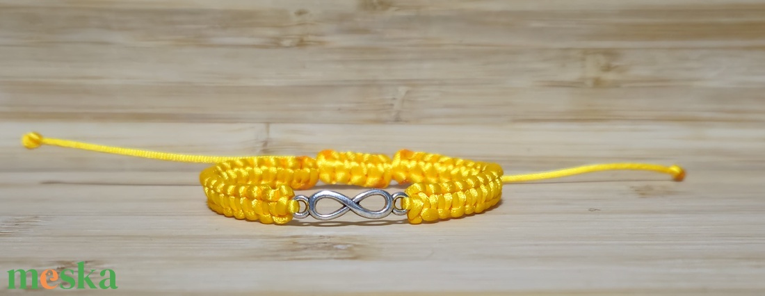 Makramé karkötő végtelen jellel - ékszer - karkötő - karkötő medállal - Meska.hu