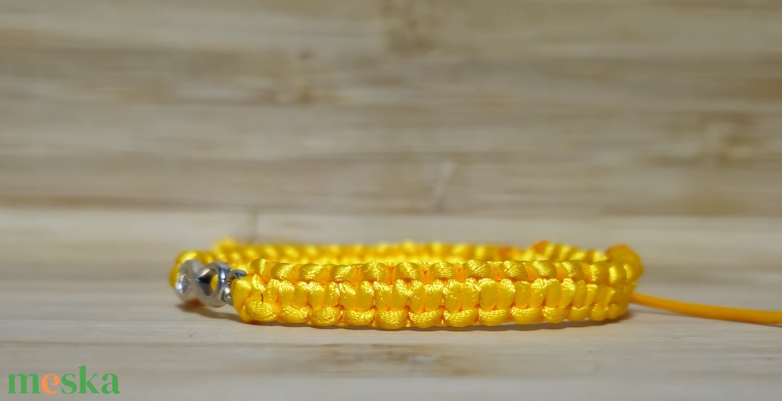 Makramé karkötő végtelen jellel - ékszer - karkötő - karkötő medállal - Meska.hu