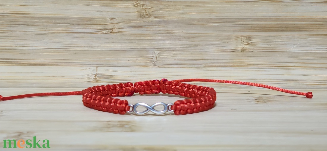 Makramé karkötő végtelen jellel - ékszer - karkötő - karkötő medállal - Meska.hu