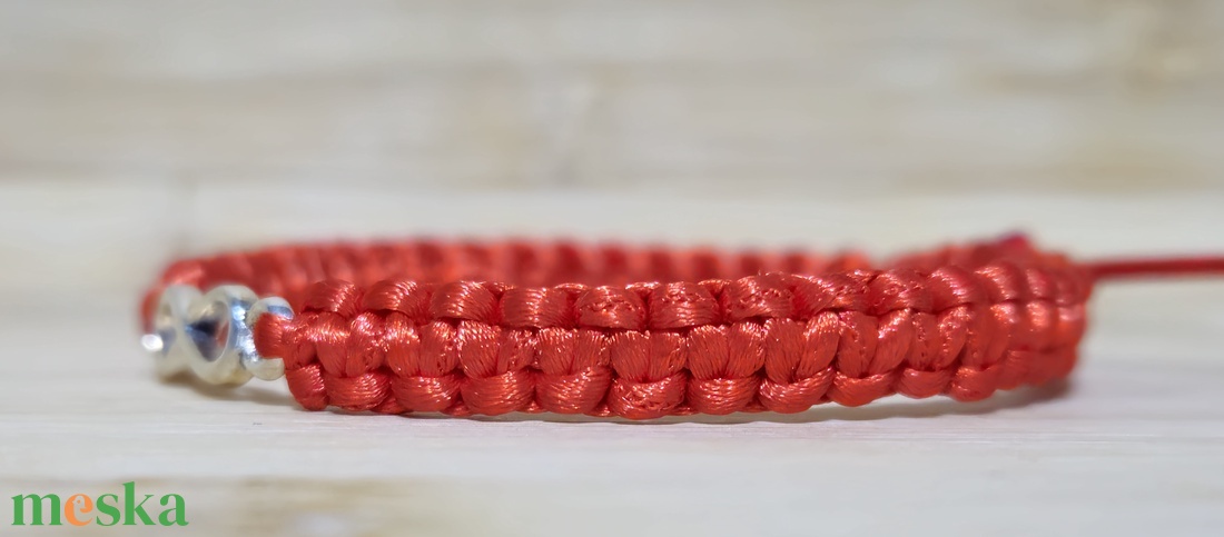 Makramé karkötő végtelen jellel - ékszer - karkötő - karkötő medállal - Meska.hu