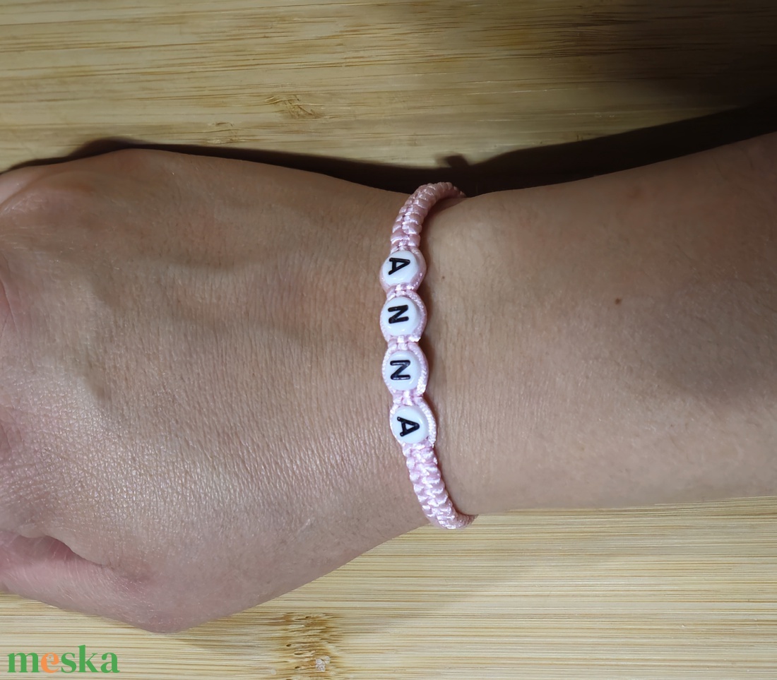 Egyedi névre szóló makramé karkötő  személyre szabott ajándék - ékszer - karkötő - névre szóló karkötő - Meska.hu