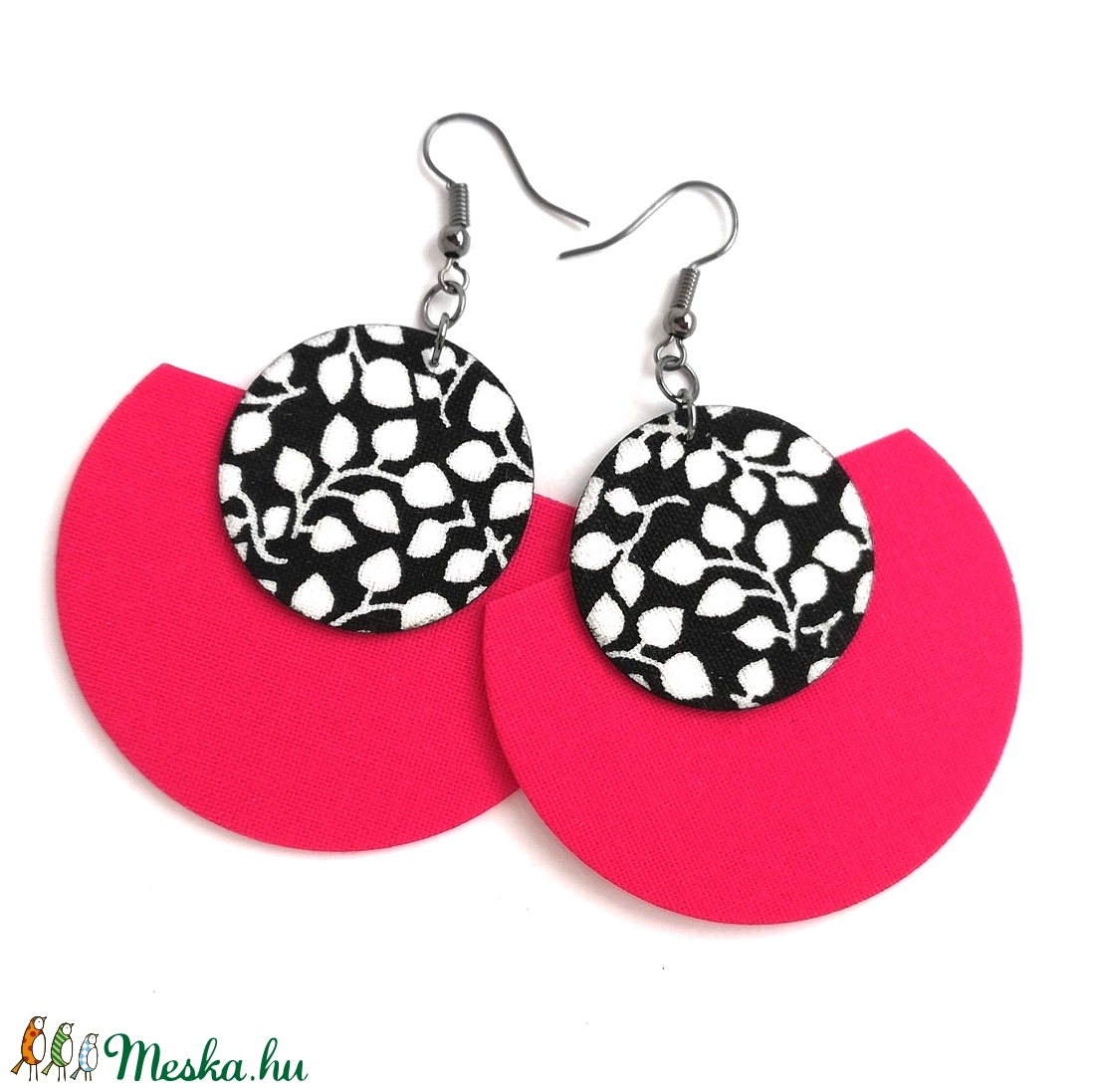 Élénk pink és fekete-fehér levelek Félhold Extra textilfülbevaló - ékszer - fülbevaló - lógó fülbevaló - Meska.hu Élénk pink és fekete-fehér levelek Félhold Extra textilfülbevaló - ékszer - fülbevaló - lógó fülbevaló - Meska.hu