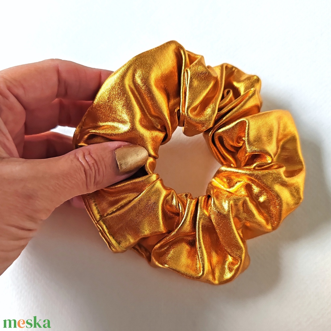 Telt arany színű scrunchie, hajgumi - ruha & divat - hajdísz & hajcsat - hajgumi - Meska.hu