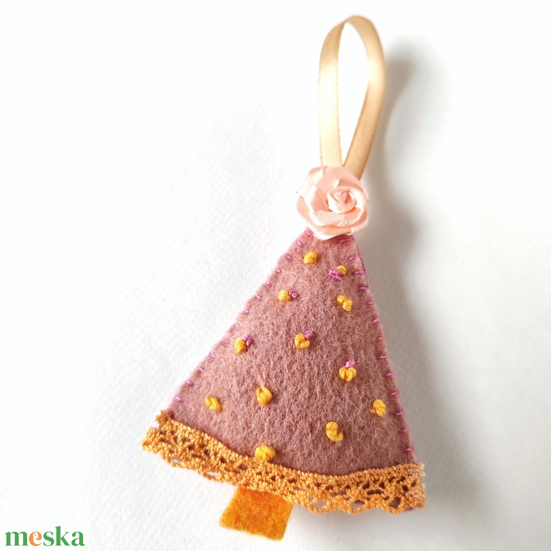 Gyapjúfilc karácsonyfadísz rózsaszín-sárga - karácsony - karácsonyi lakásdekoráció - karácsonyfadíszek - Meska.hu
