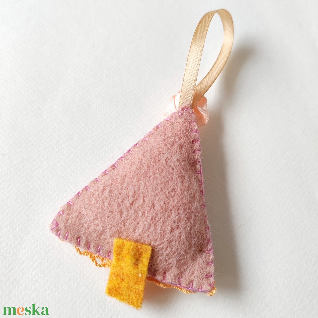 Gyapjúfilc karácsonyfadísz rózsaszín-sárga - karácsony - karácsonyi lakásdekoráció - karácsonyfadíszek - Meska.hu