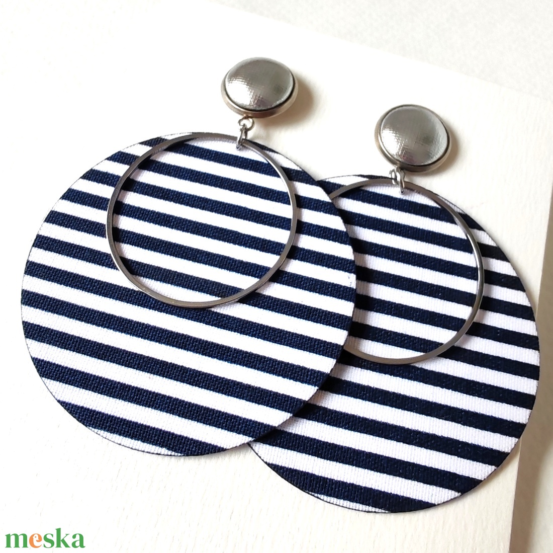 Sötétkék-fehér tengerész csíkos nagyméretű textilfülbevaló ezüsttel - ékszer - fülbevaló - lógó fülbevaló - Meska.hu