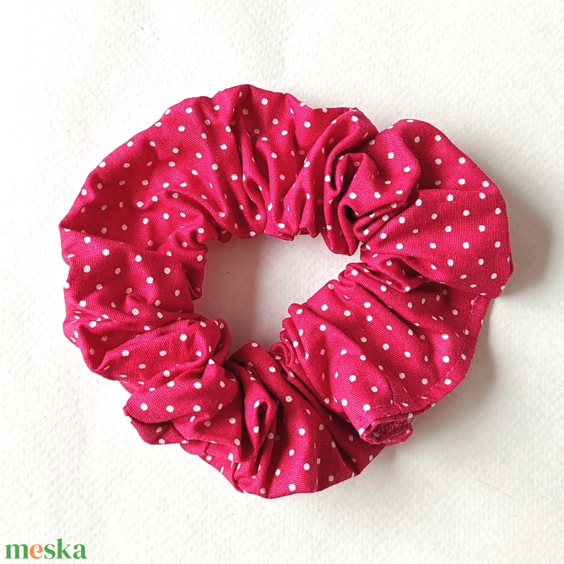 Pink, fehér tűpetteye scrunchie, hajgumi - ruha & divat - hajdísz & hajcsat - hajgumi - Meska.hu