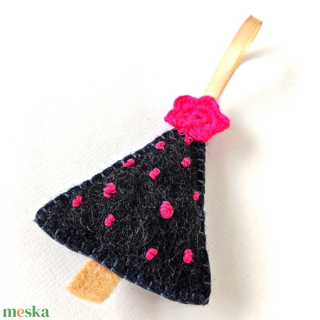 Gyapjúfilc karácsonyfadísz sötétszürke, pink - karácsony - karácsonyi lakásdekoráció - karácsonyfadíszek - Meska.hu