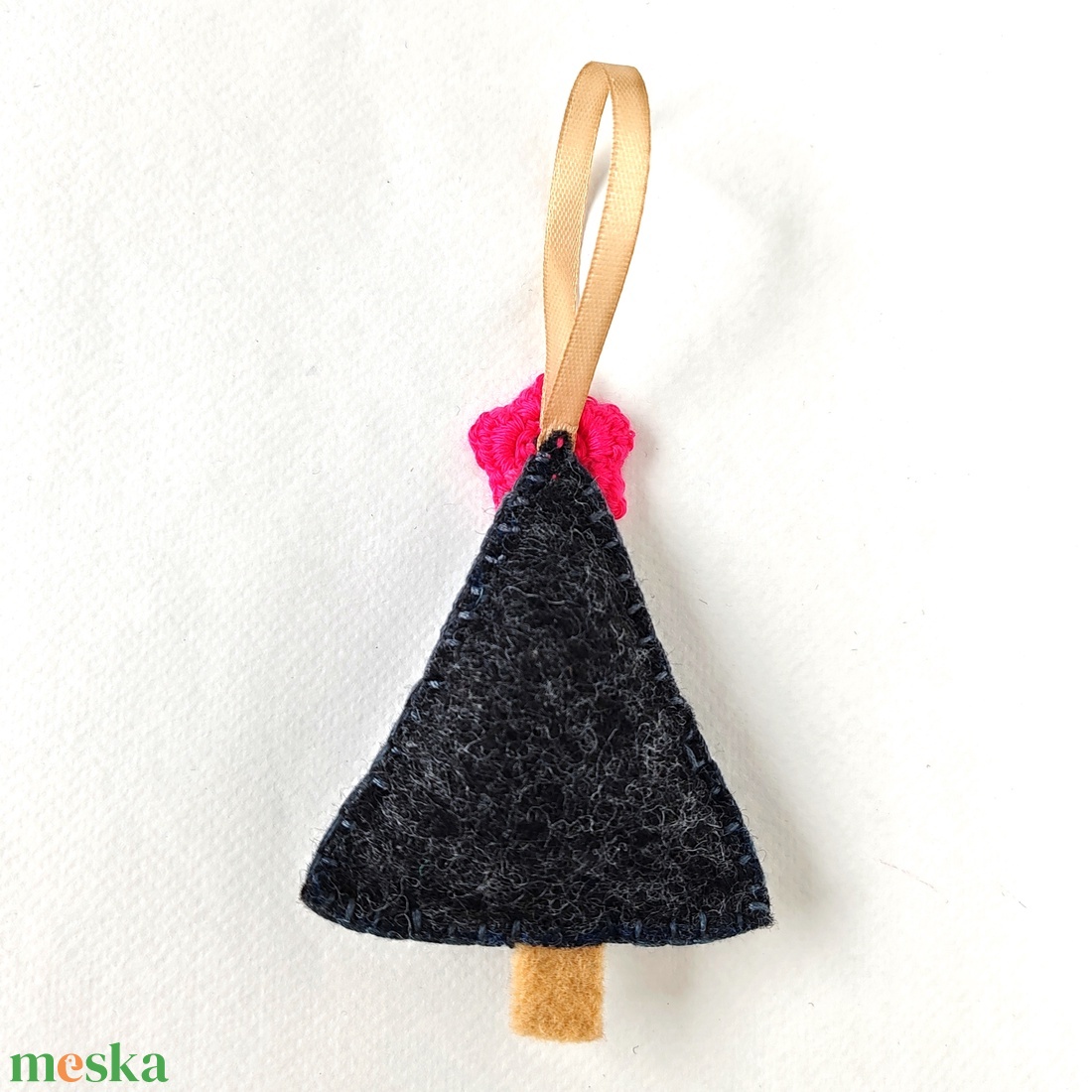 Gyapjúfilc karácsonyfadísz sötétszürke, pink - karácsony - karácsonyi lakásdekoráció - karácsonyfadíszek - Meska.hu
