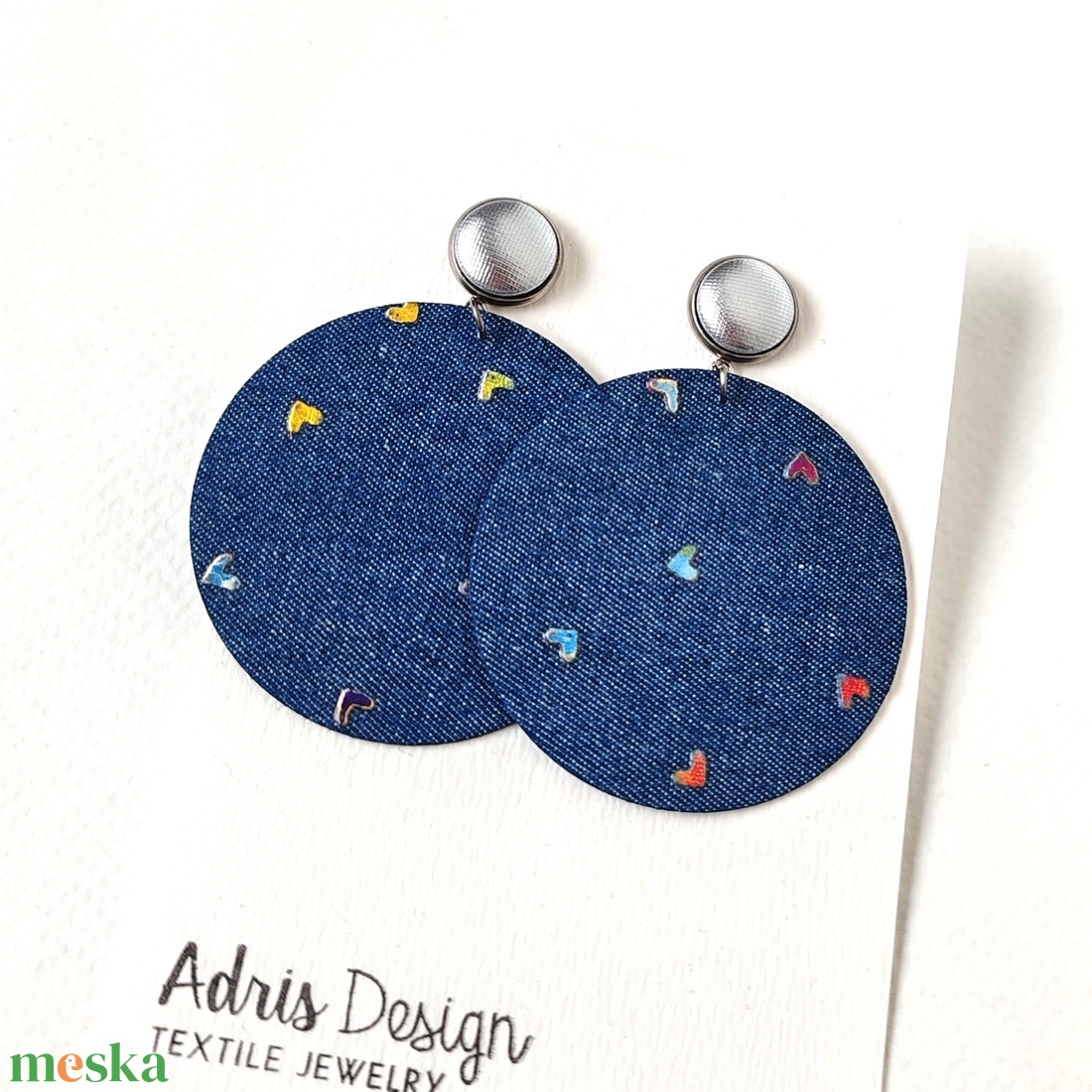 Farmer hatású, sötétkék, kis szivecskés nagyméretű textilfülbevaló ezüsttel - ékszer - fülbevaló - lógó fülbevaló - Meska.hu
