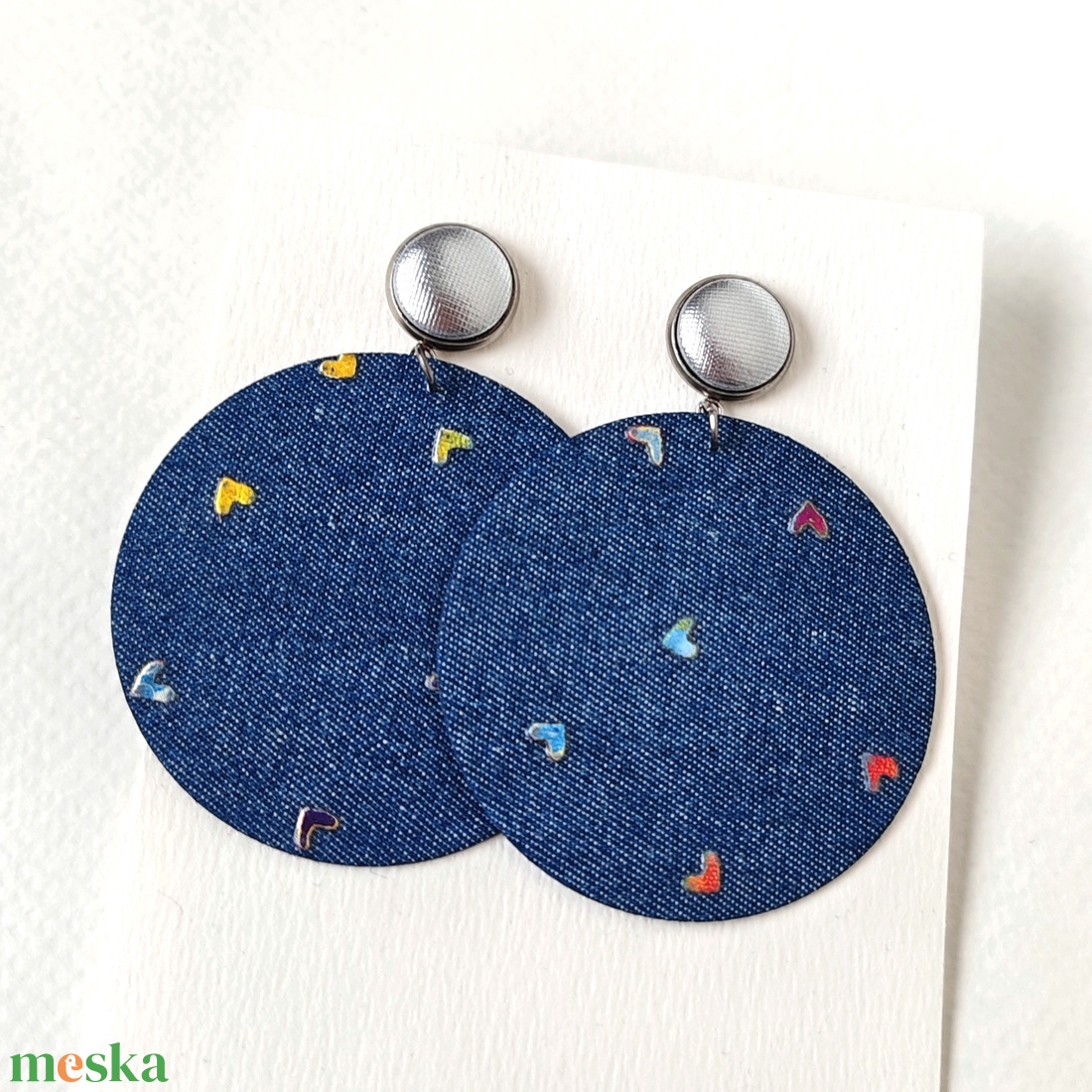Farmer hatású, sötétkék, kis szivecskés nagyméretű textilfülbevaló ezüsttel - ékszer - fülbevaló - lógó fülbevaló - Meska.hu