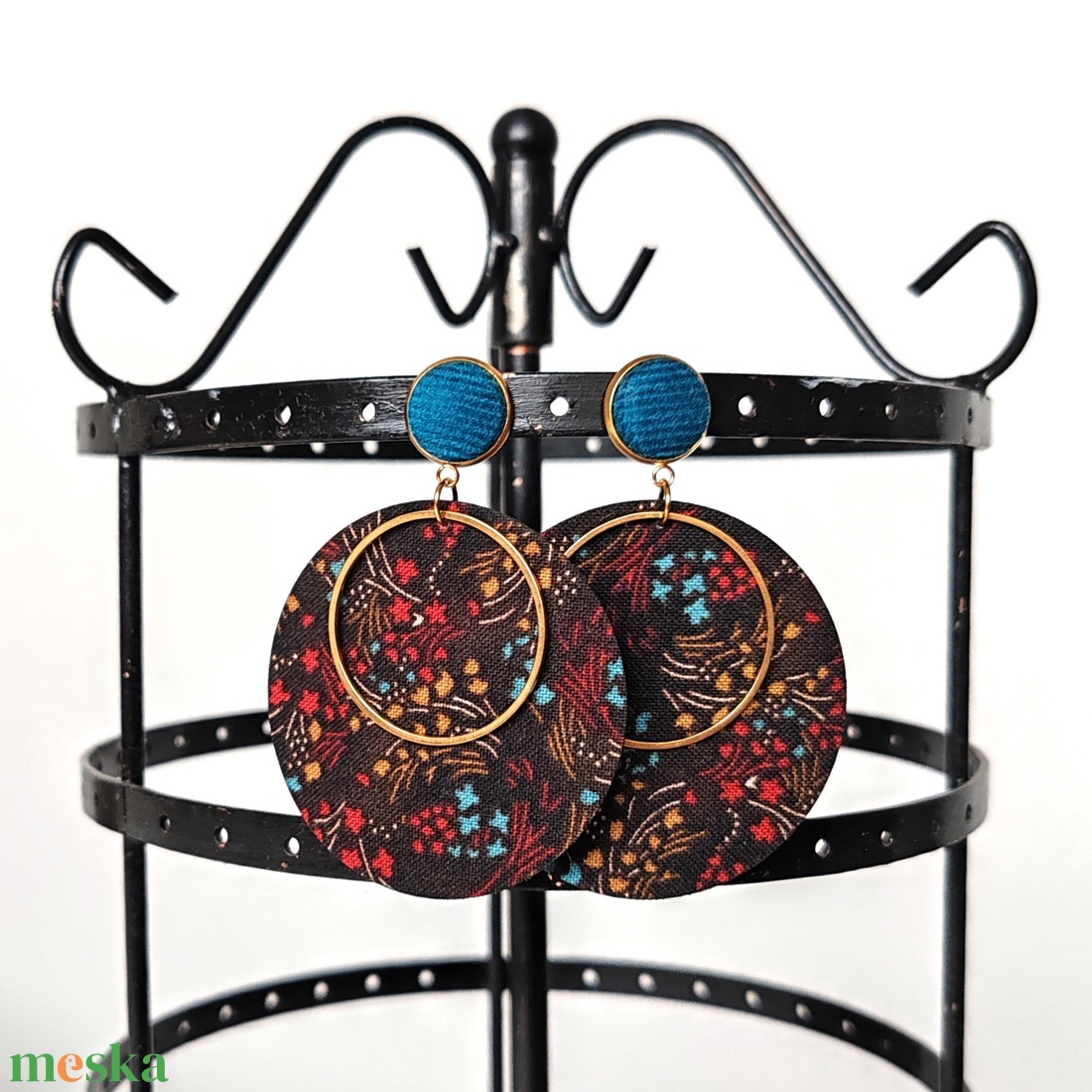 Őszies, mintás barna-türkiz nagyméretű textilfülbevaló aranyozott nemesacél alkatrészekkel - ékszer - fülbevaló - lógó fülbevaló - Meska.hu