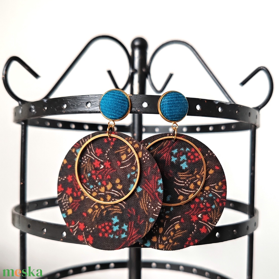 Őszies, mintás barna-türkiz nagyméretű textilfülbevaló aranyozott nemesacél alkatrészekkel - ékszer - fülbevaló - lógó fülbevaló - Meska.hu