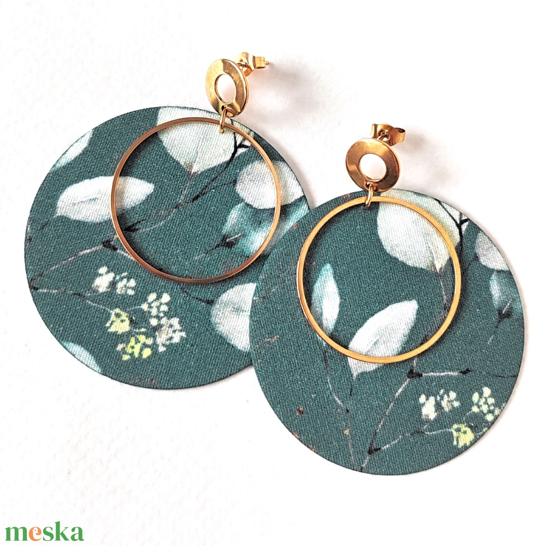 Pasztell szürkés türkiz levélmintás nagyméretű textilfülbevaló aranyozott nemesacél bedugós résszel - ékszer - fülbevaló - lógó fülbevaló - Meska.hu