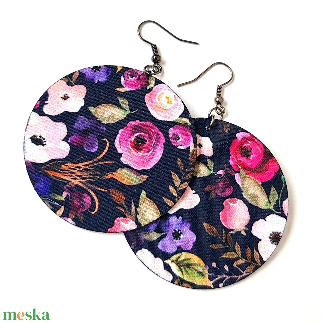 Sötétlila alapo virágmintás nagyméretű textilfülbevaló - ékszer - fülbevaló - lógó fülbevaló - Meska.hu