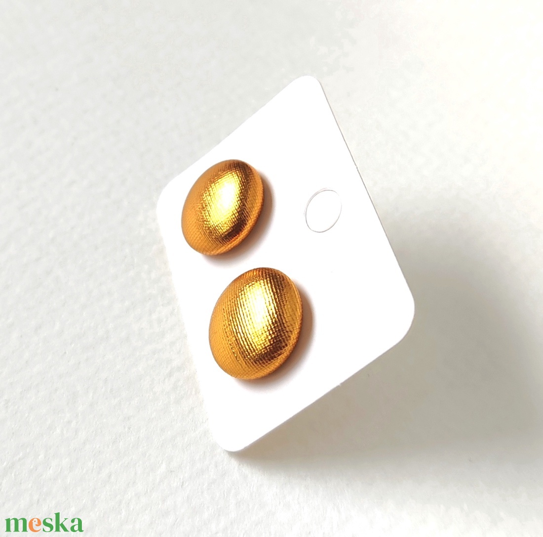 Telt arany színű metál hatású textilfülbevaló - ékszer - fülbevaló - pötty fülbevaló - Meska.hu