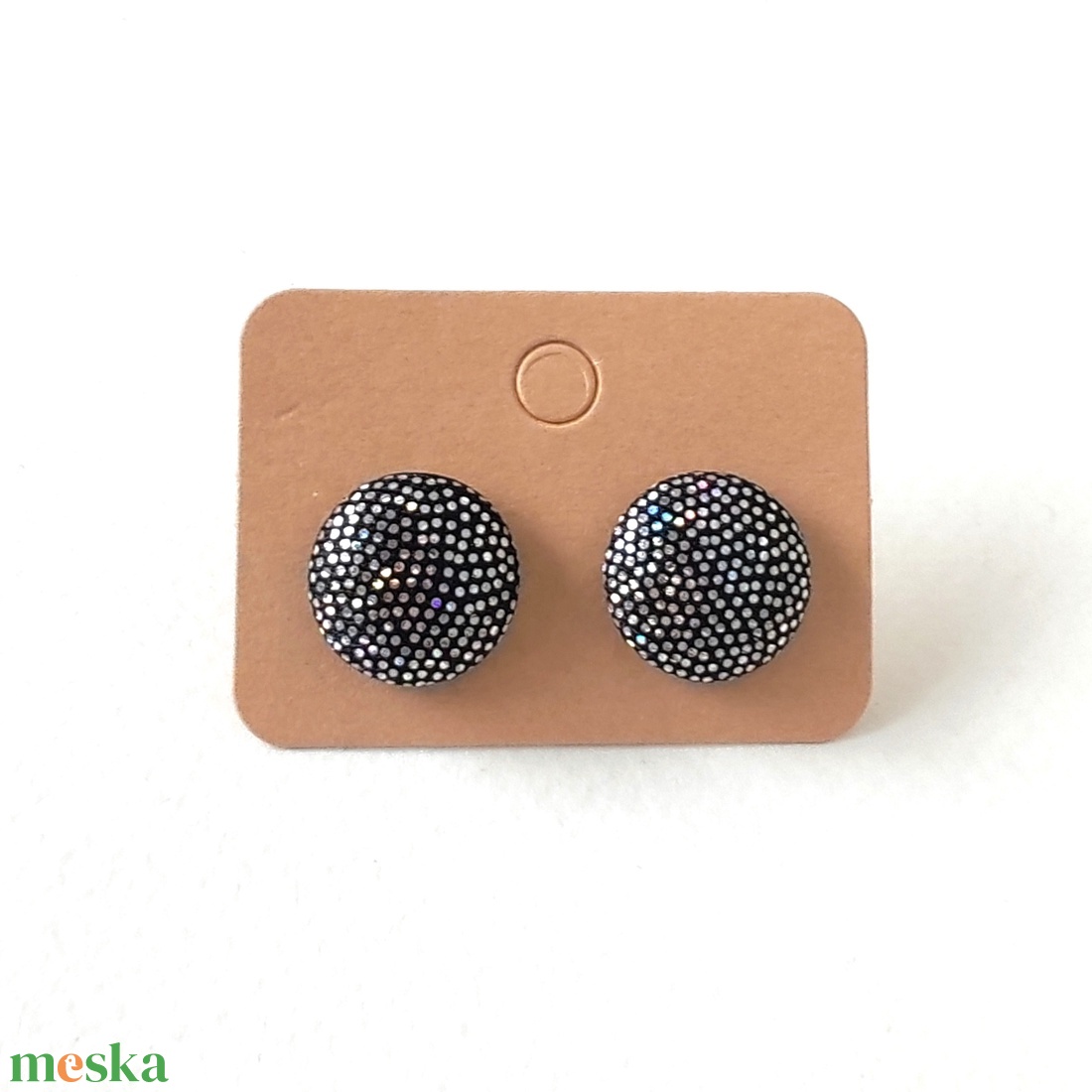 Ezüstösen csillogó textilfülbevaló - ékszer - fülbevaló - pötty fülbevaló - Meska.hu