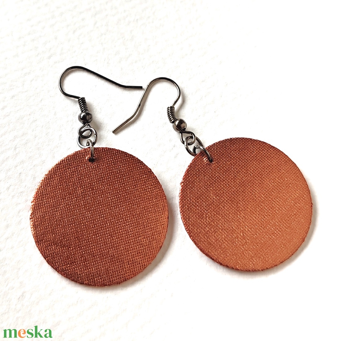Bronz színű metál hatású textilfülbevaló - ékszer - fülbevaló - lógó fülbevaló - Meska.hu