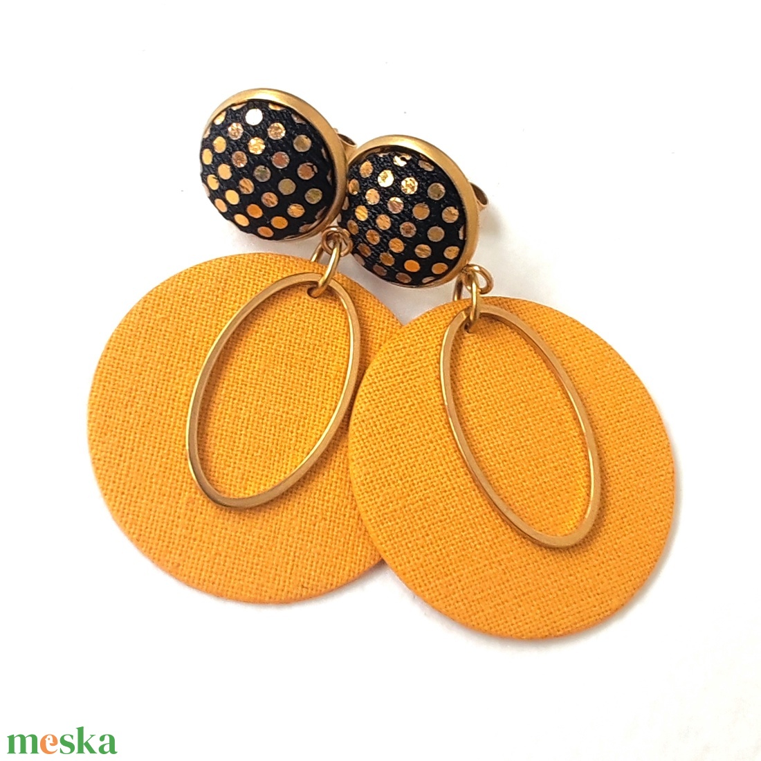 Arany csillogós és okkersárga kisméretű textilfülbevaló ovális nemesacél dísszel - ékszer - fülbevaló - lógó fülbevaló - Meska.hu