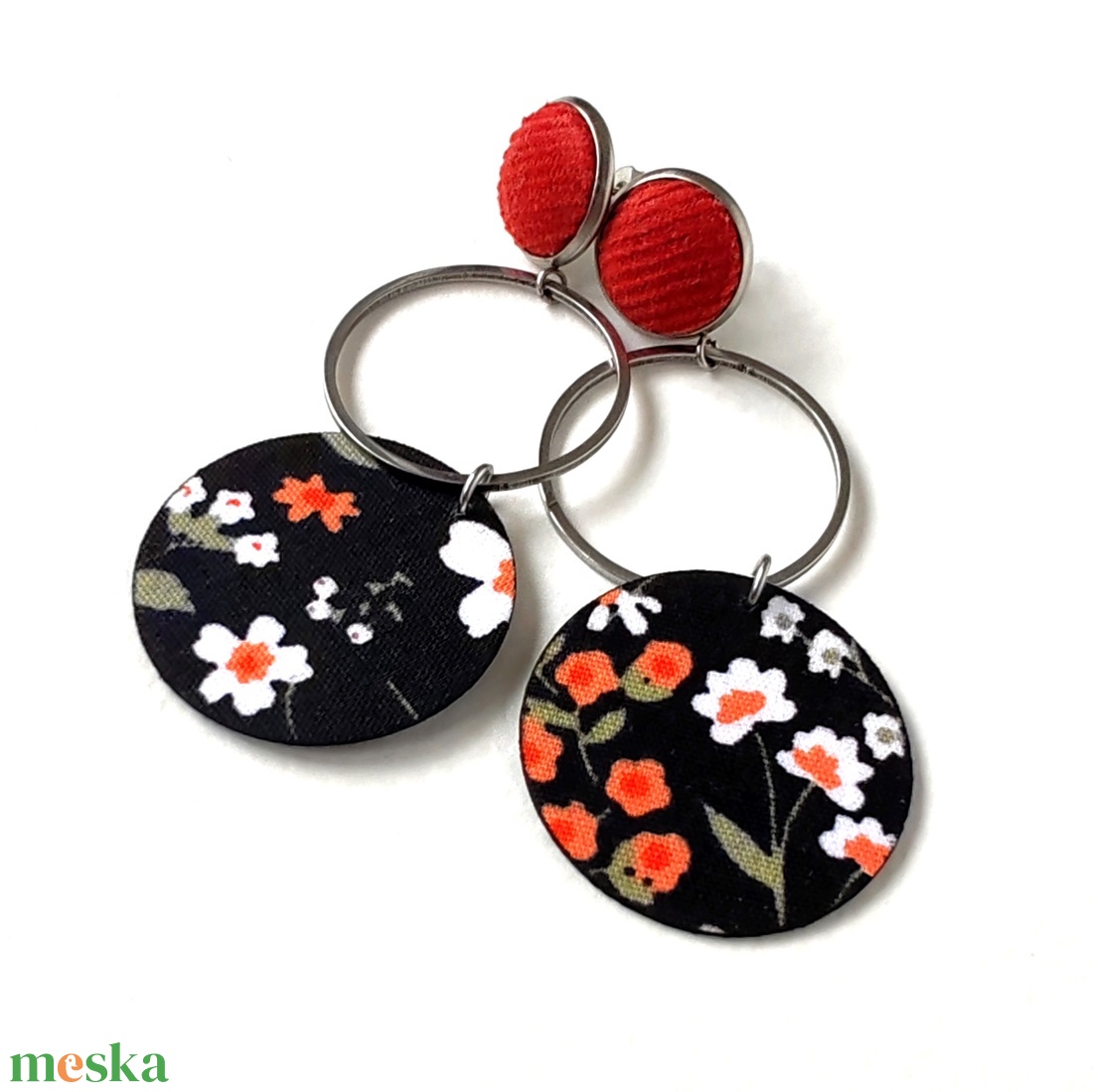 Fekete alapon narancssárga virágos textilfülbevaló nemesacél alkatrészekkel - ékszer - fülbevaló - lógó fülbevaló - Meska.hu