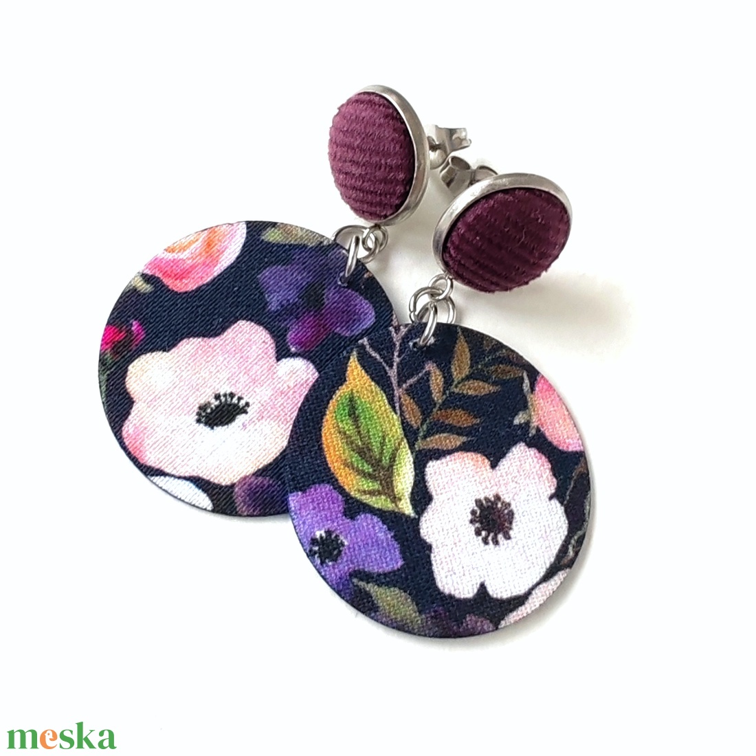 Sötétkék alapon virágmintás kisméretű textilfülbevaló nemesacél alkatrészekkel - ékszer - fülbevaló - lógó fülbevaló - Meska.hu
