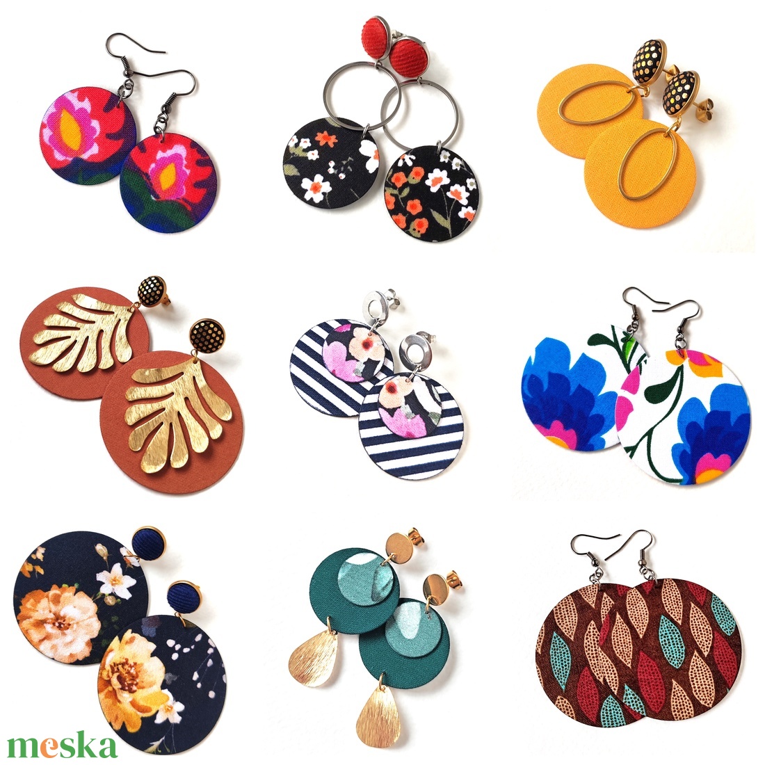 Sötétkék alapon élénk virágmintás textilfülbevaló - ékszer - fülbevaló - lógó fülbevaló - Meska.hu