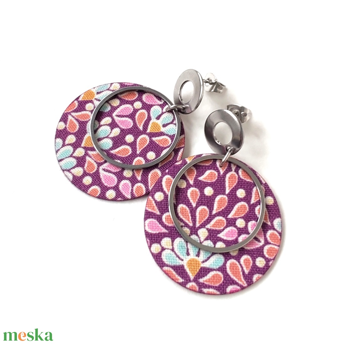 Lila mintás kisméretű textilfülbevaló nemesacél alkatrészekkel - ékszer - fülbevaló - lógó fülbevaló - Meska.hu
