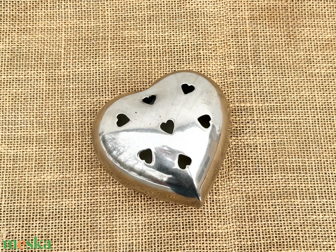 Szójaviasz gyertya fém szív edénybe öntve - otthon & életmód - gyertya, illat, aroma - gyertya - Meska.hu