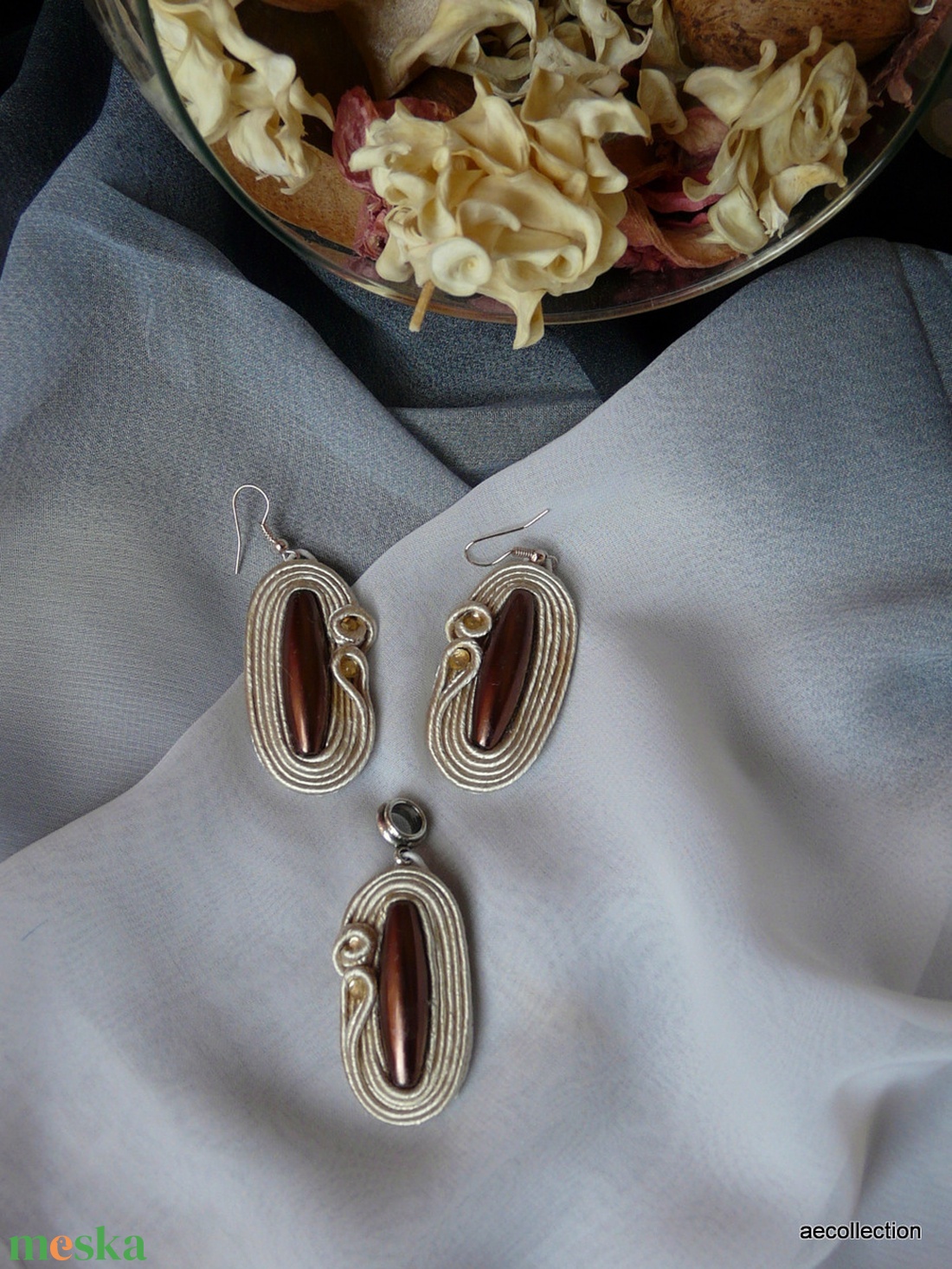 Egyedi sujtás ékszergarnitúra, díszdobozban - ékszer - ékszerszett - Meska.hu