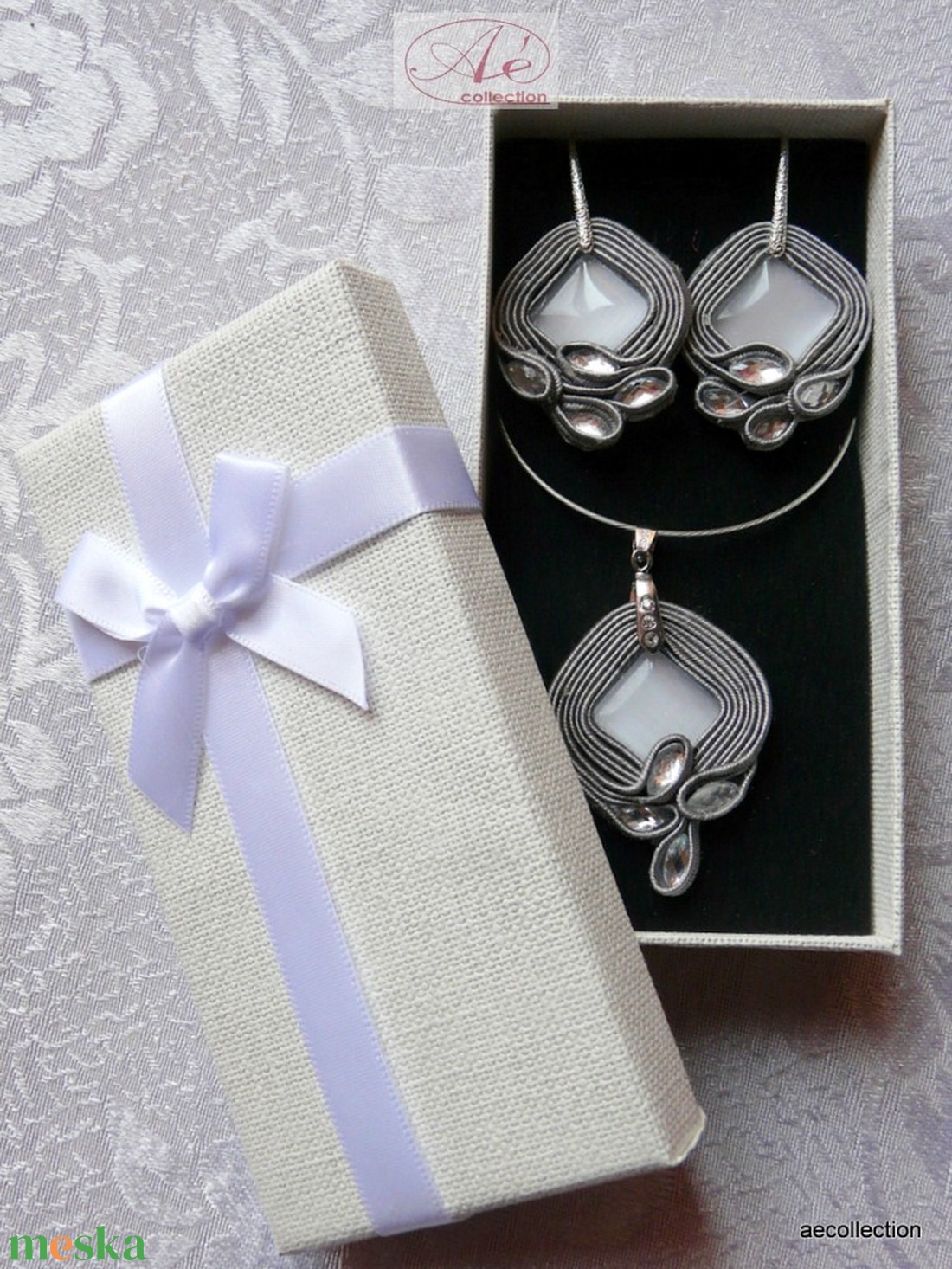 Exkluzív ezüstszürke sujtás ékszergarnitúra. - ékszer - fülbevaló - lógó fülbevaló - Meska.hu
