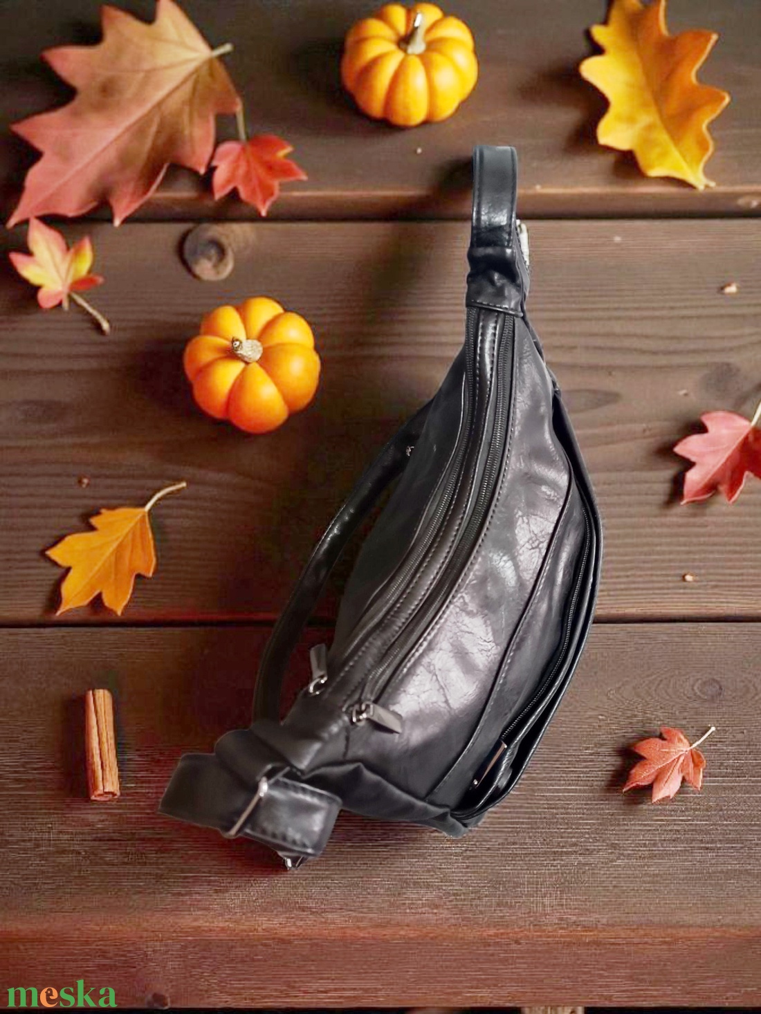 Sok zsebes, műbőr válltáska, kézzel festett, egyedi mintával - táska & tok - kézitáska & válltáska - vállon átvethető táska - Meska.hu