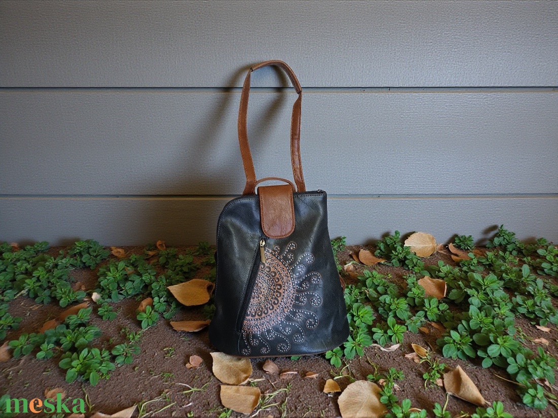 Műbőr hátitáska, kézzel festett, egyedi mintával - táska & tok - hátizsák - hátizsák - Meska.hu