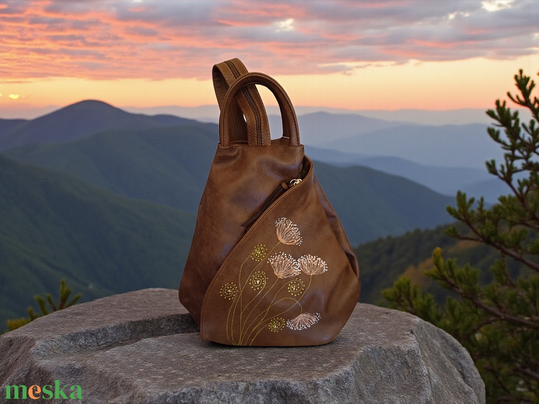 Műbőr hátitáska, kézzel festett, egyedi mintával! - táska & tok - hátizsák - hátizsák - Meska.hu