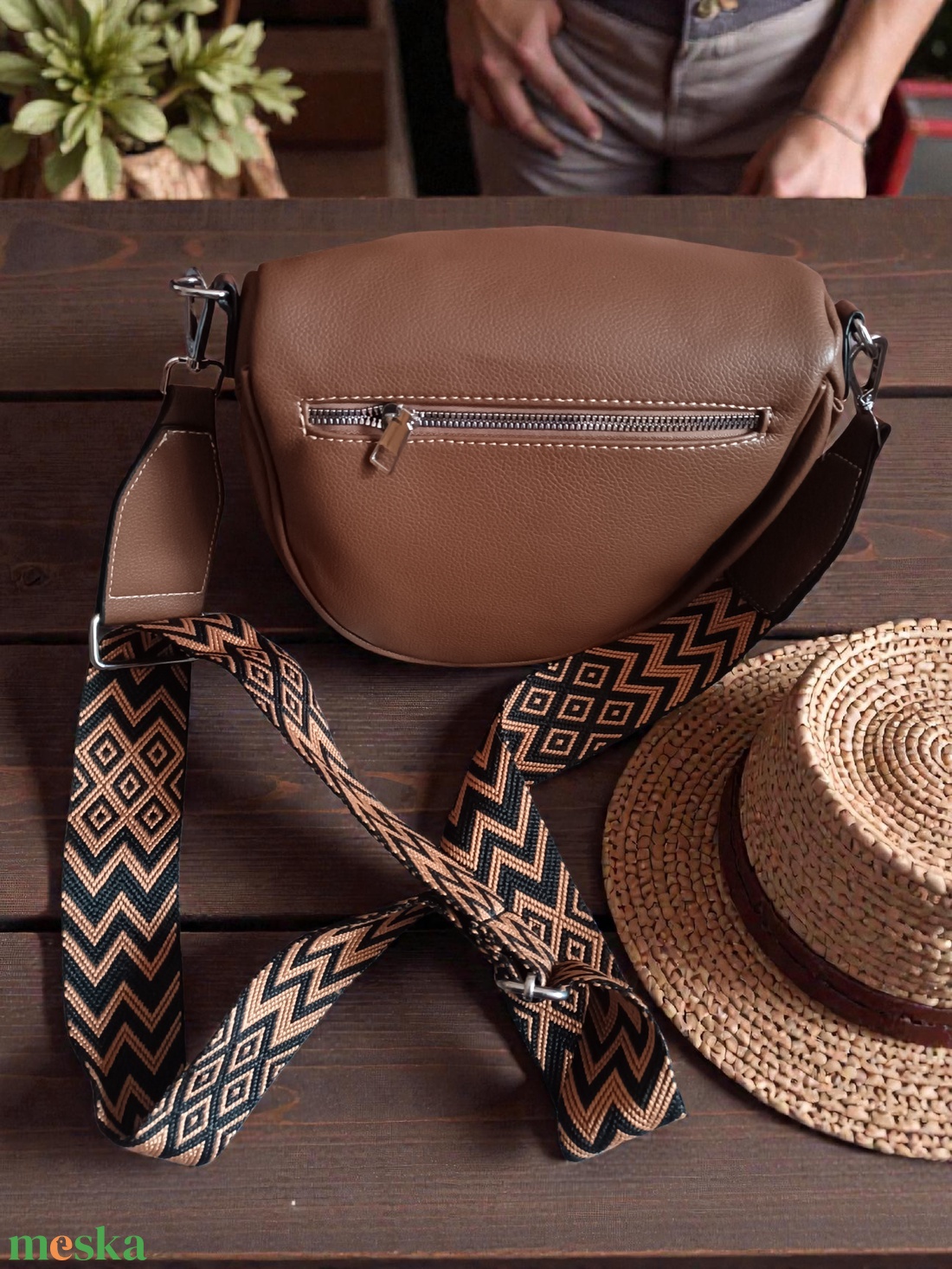 Műbőr válltáska, egyedi, kézzel festett, egyedi mintával. - táska & tok - kézitáska & válltáska - vállon átvethető táska - Meska.hu